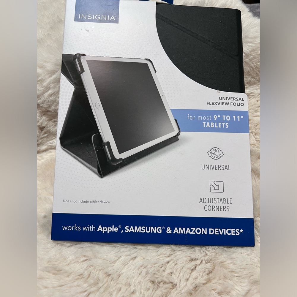 Insignia- Universal FlexView Folio Case for most 9" to 11" tablets - Black